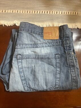 Esprit Men's Light Wash Blue relaxed Jeans size 36x32